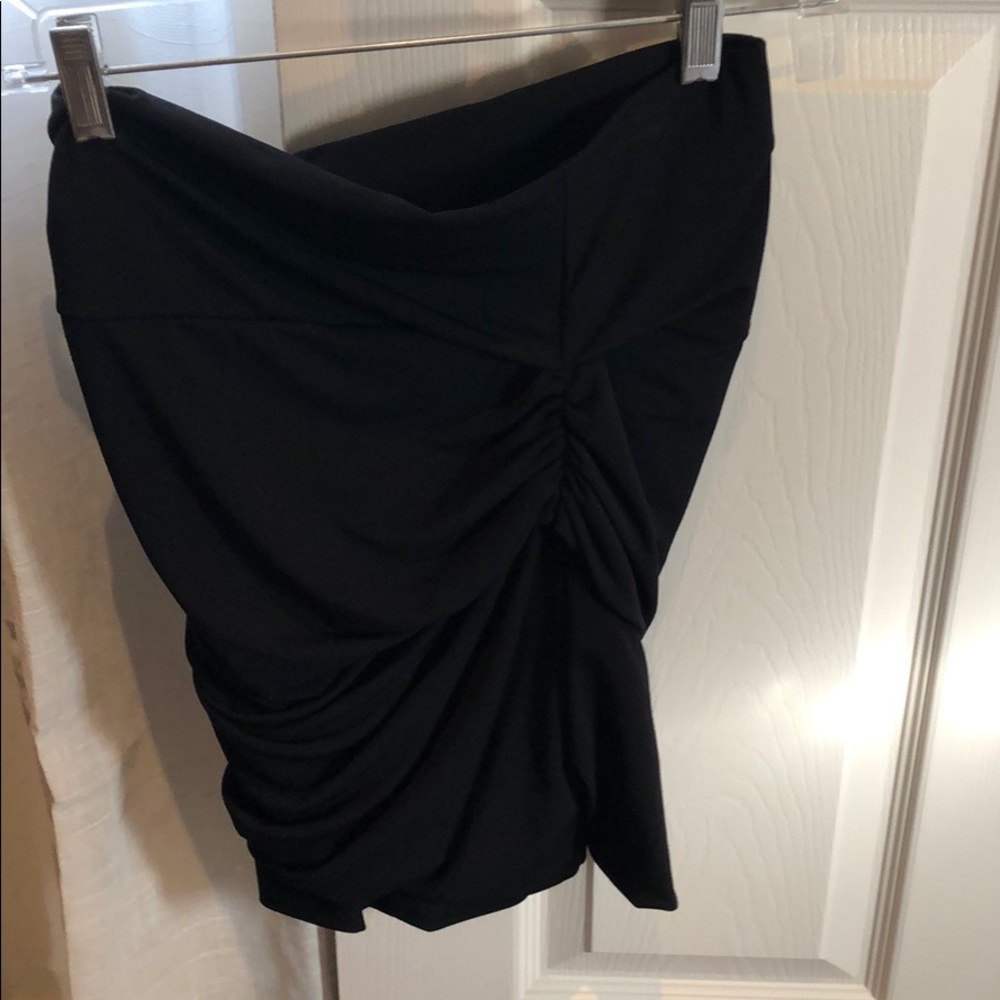 Short black bcbg skirt